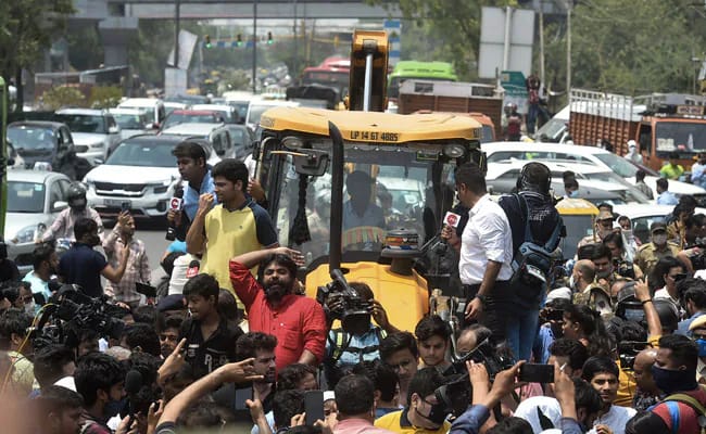 શાહીનબાગમાં બુલડોઝર