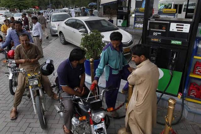 Queue at Petrol stations in pakistan