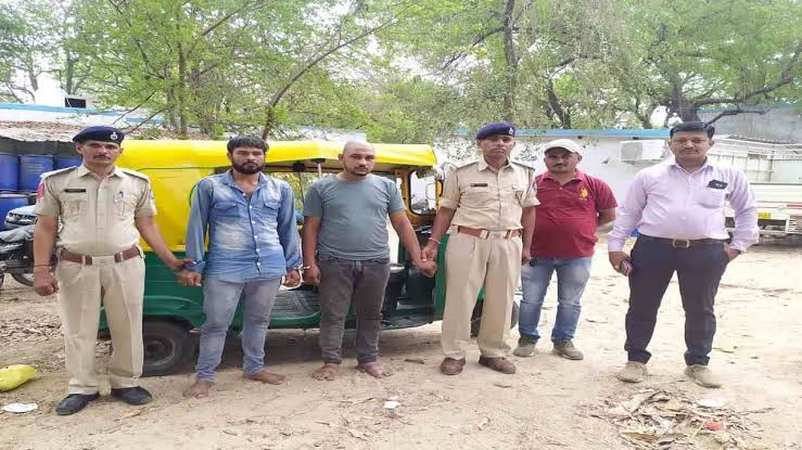 Robbery in Auto