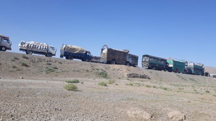 Pakistan looting aid to Afghanistan