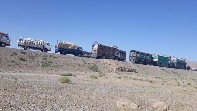 Pakistan looting aid to Afghanistan