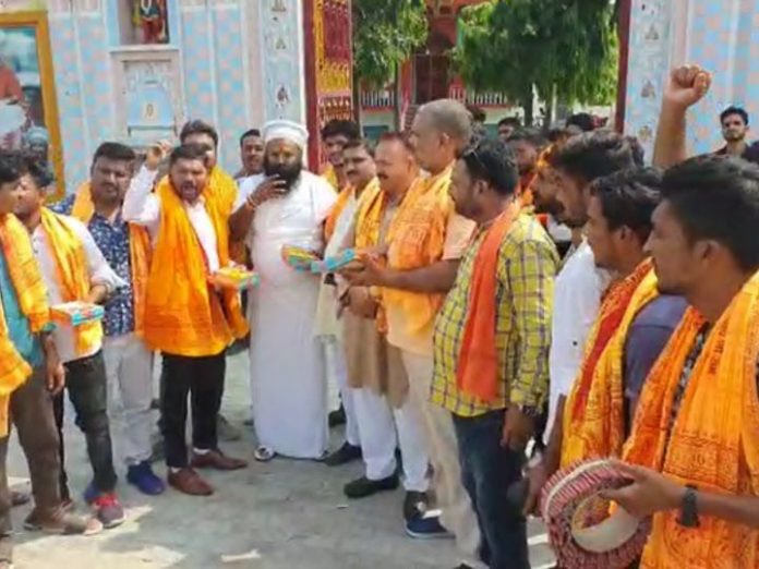 shinde supporters in ayodhya