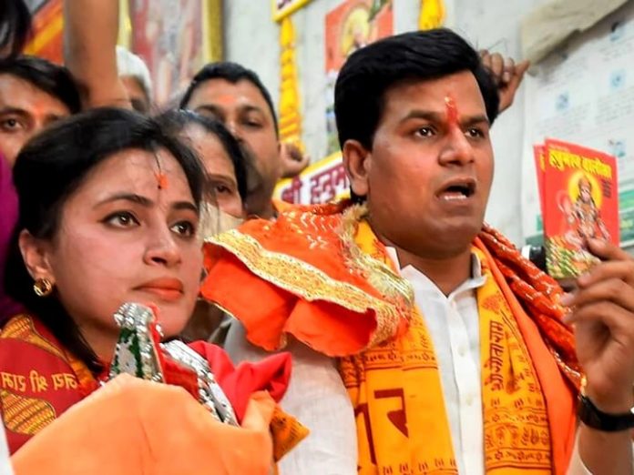 Rana Couple Hanuman Chalisa