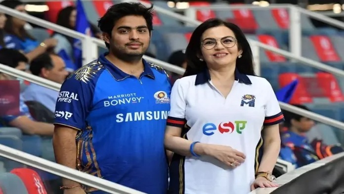આકાશ અંબાણી અને નીતા અંબાણી