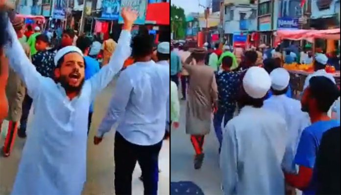 Chants against RSS