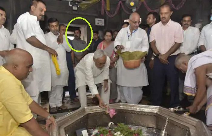 વિષ્ણુ પદ મંદિરમાં મુસ્લિમ નીતીશ કુમાર
