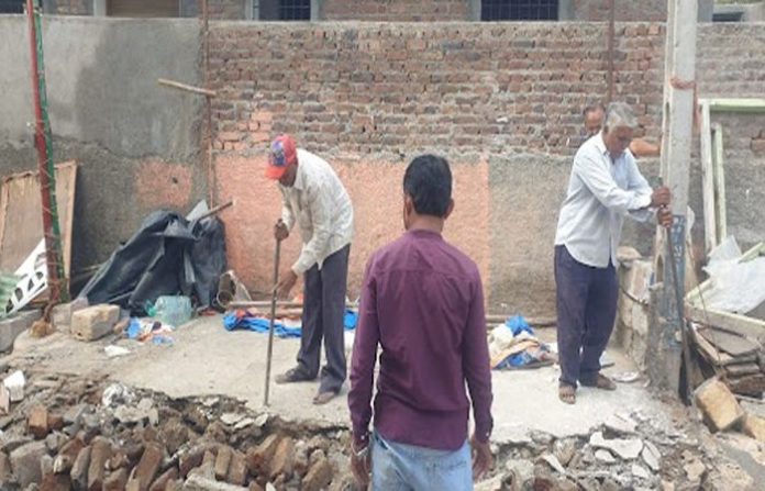 Imamkhana Built on road in Jamnagar