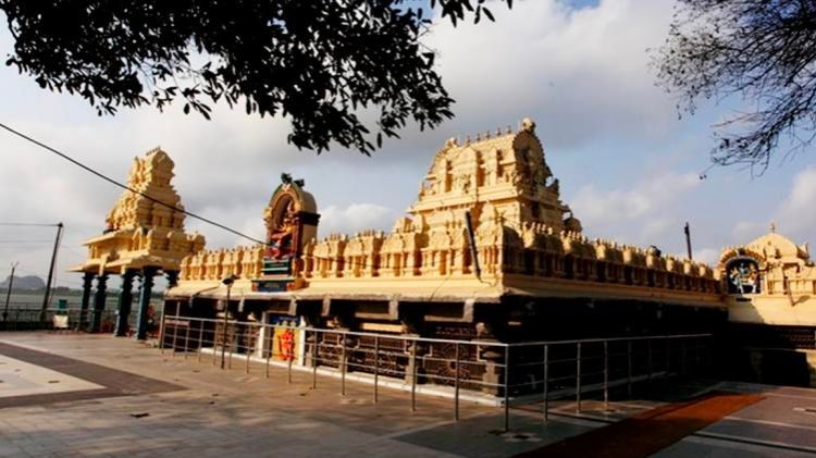 તેલંગાણામાં મંદિરો પાસે ફાળો માંગ્યો