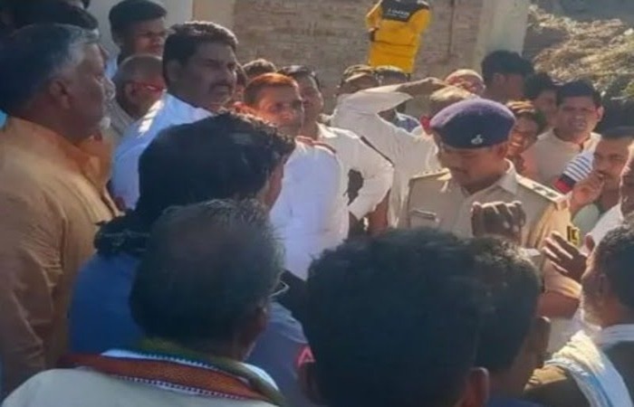 મોહમ્મદ ખાલીદે લક્ષ્મીની મૂર્તિ
