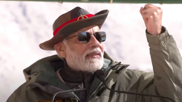 પીએમ મોદી કારગિલમાં