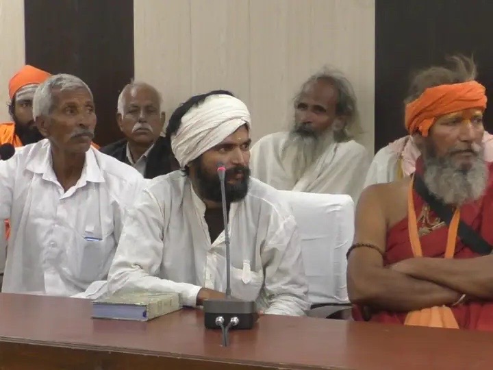 protest of saints to stop crusher in Bharatpur
