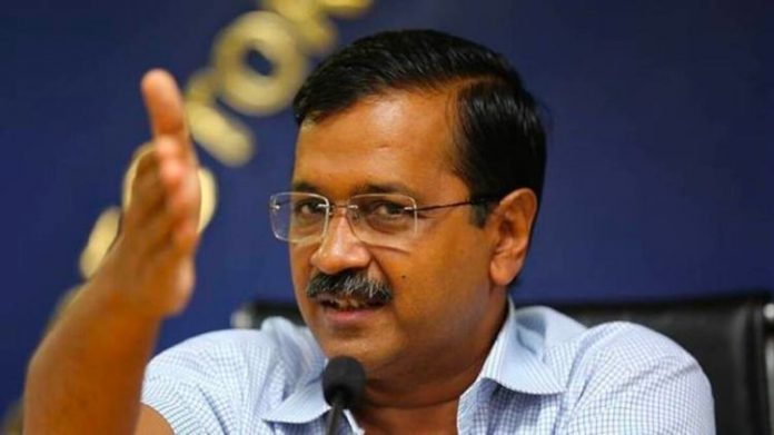 AAP કાર્યકરે પૈસા વહેંચ્યા