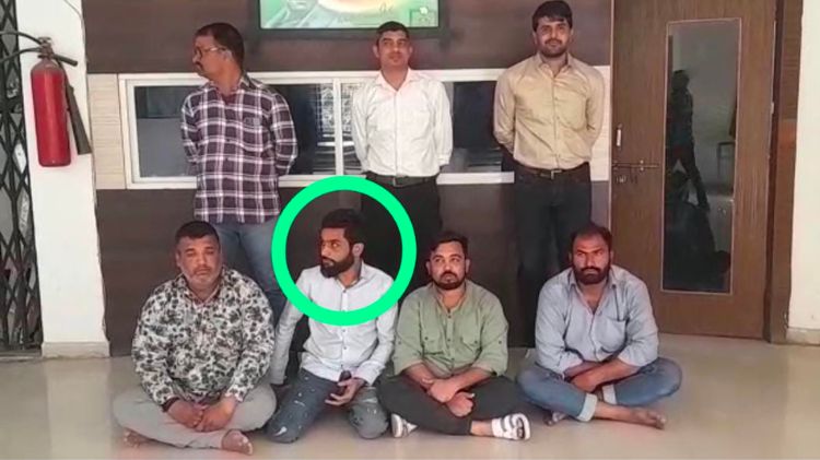 ફૈઝલ મોમિનની ધરપકડ