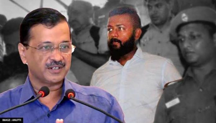 Kejriwal Ask For Commission On Tablets