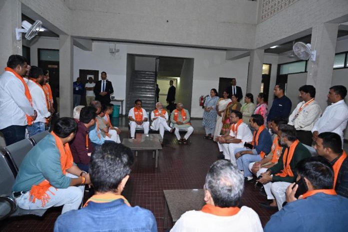 Modi in Kamalam
