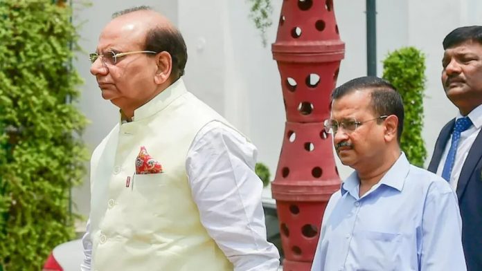 ખર્ચાળ જાહેરાતો આપીને ફસાયા કેજરીવાલ
