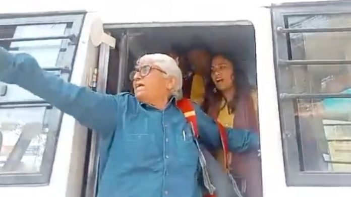 AAP મોદી નારાબાજી