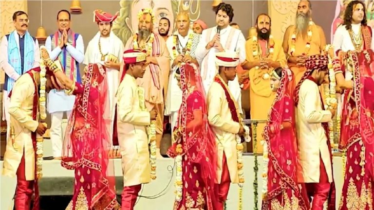 બાઘેશ્વર ધામ ખાતે