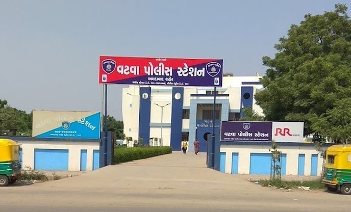 વટવા વિસ્તારમાં જાહેરમાં ફેંકાયેલ મળ્યું મૃત પશુનું ધડ