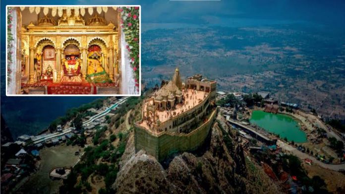 પાવાગઢ મહાકાળી મંદિરમાં શ્રીફળ