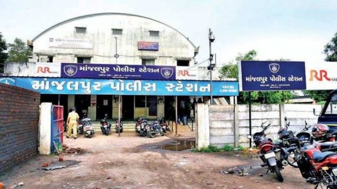 વડોદરાની વિદ્યાર્થીનીને ટેમ્પોમાં અડપલા
