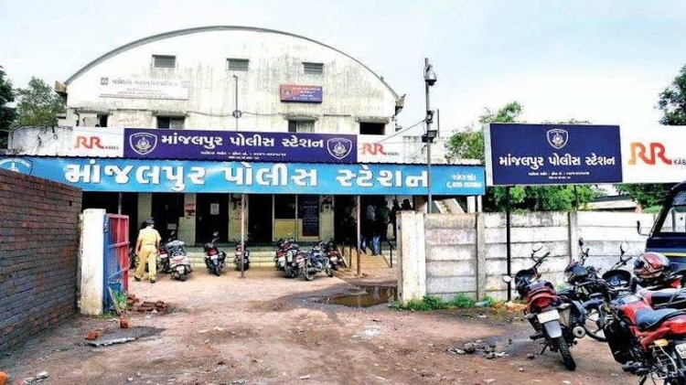 વડોદરાની વિદ્યાર્થીનીને ટેમ્પોમાં અડપલા