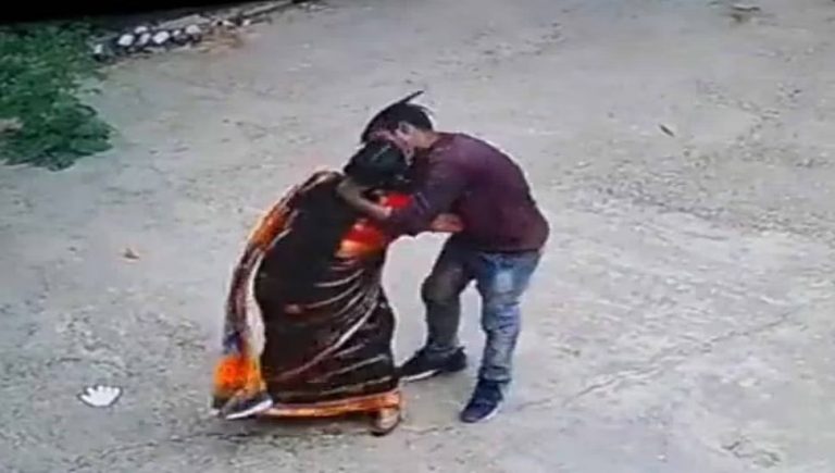 હોઠ પર ચુંબન