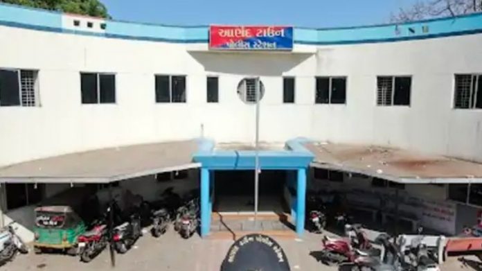 આણંદ કોલેજ હિંદુ-મુસ્લિમ