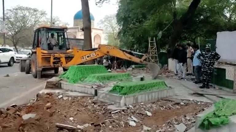 દિલ્હીમાં બુલડોઝર એક્શન