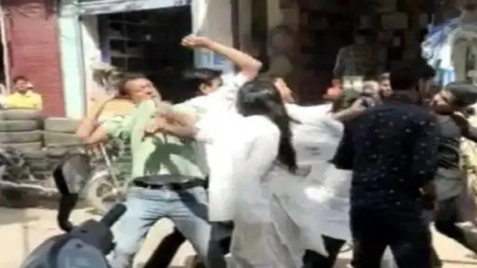 મુસ્લિમોના બે જૂથ વચ્ચે બબાલ