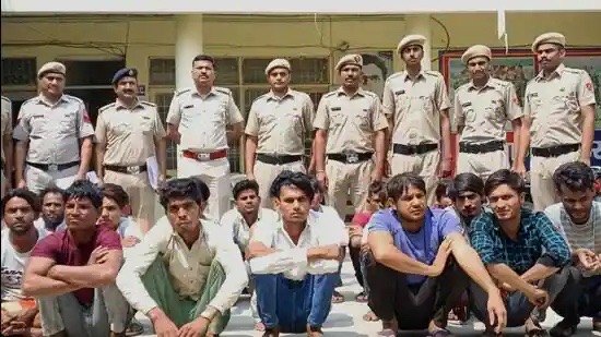 પોલીસે કરી 125ની ધરપકડ