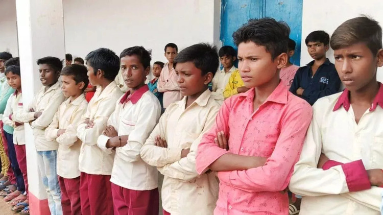 ઝારખંડના બોકારોની સ્કુલમાં સસ્પેન્ડ