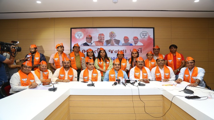 AAPના કોર્પોરેટરો ભાજપમાં જોડાયા