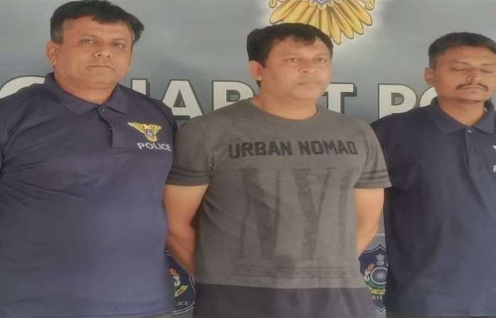 પોલ ખોલ ચેનલનો કથિત પત્રકાર આશિષ કંજારીયા