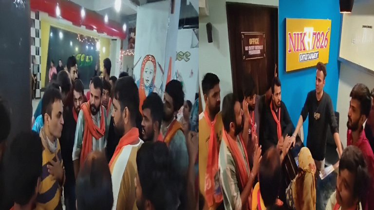 અમદાવાદના ગરબા ક્લાસમાં ટ્રેનર