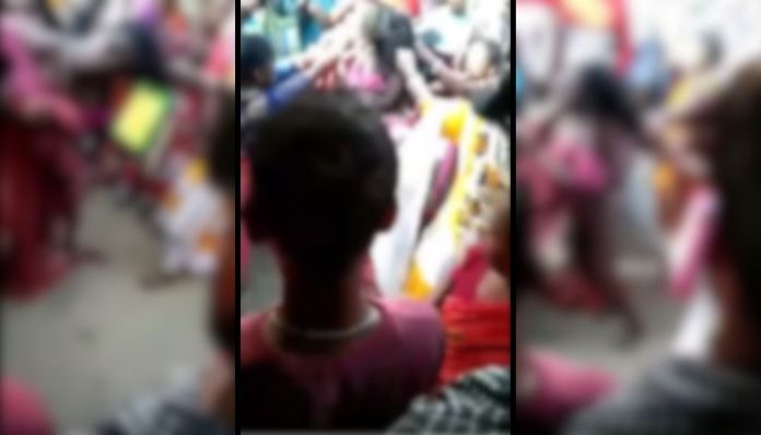 માલદામાં આદિવાસી મહિલાઓને નગ્ન