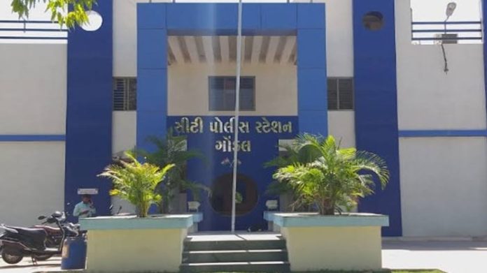 ગોંડલમાં દશામાનાં ગીત ધીંગાણું