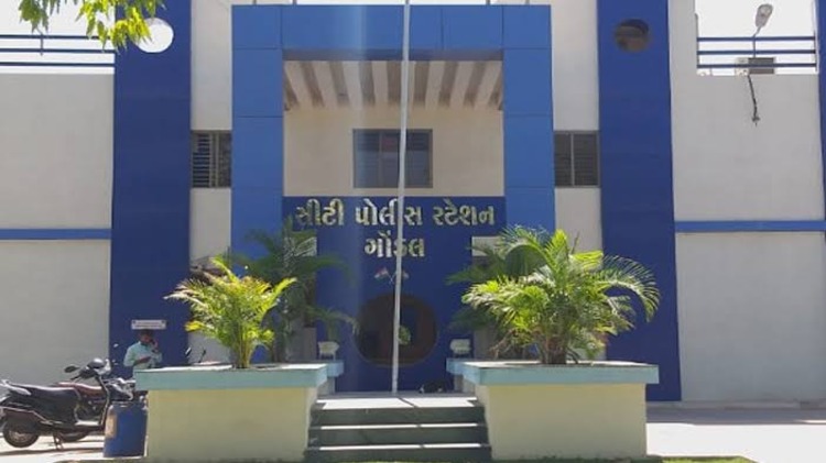 ગોંડલમાં દશામાનાં ગીત ધીંગાણું