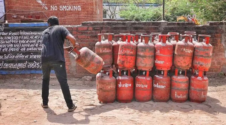 LPG સિલિન્ડરના 200નો ઘટાડો