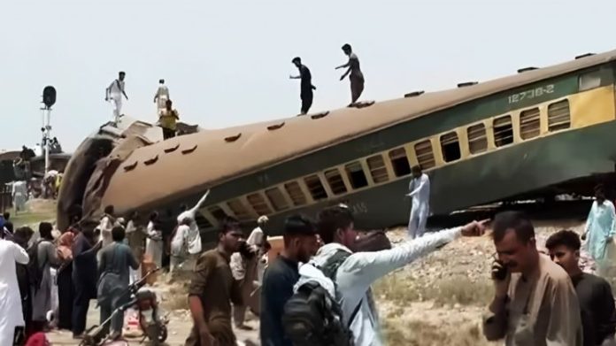પાકિસ્તાન ટ્રેન અકસ્માત