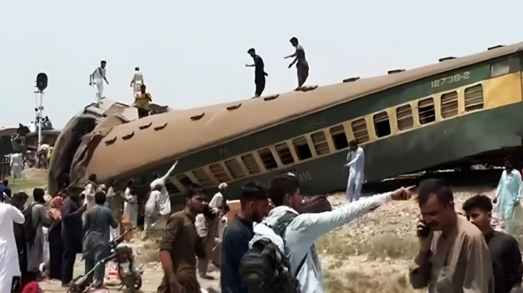 પાકિસ્તાન ટ્રેન અકસ્માત