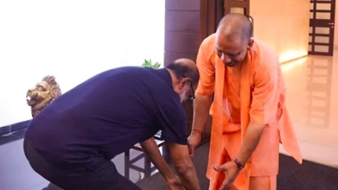 રજનીકાંત યોગી ચરણસ્પર્શ