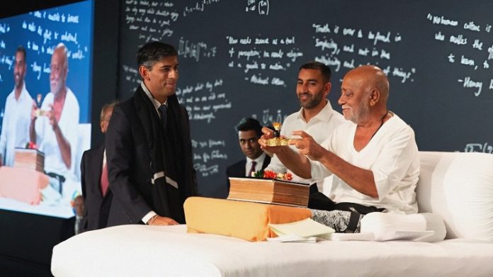 ઋષિ સુનકે મોરારી બાપુની