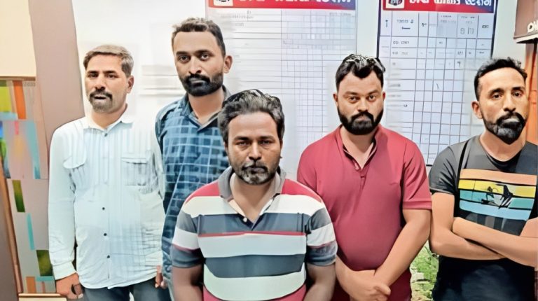 વડગામ તાલુકામાં આવેલી એક રિસોર્ટ પર રિયાઝખાન સહિત 11 લોકોએ કર્યો હુમલો, પોલીસે પાંચને દબોચ્યા