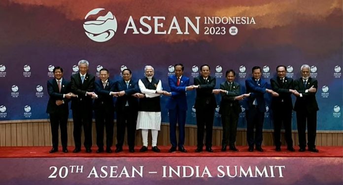 જકાર્તામાં ASEAN મોદીએ