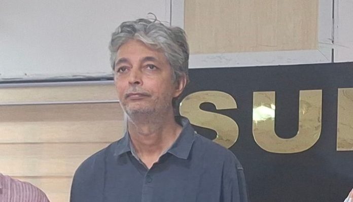 મિતુલ કેમ્બ્રિજ ડિગ્રી