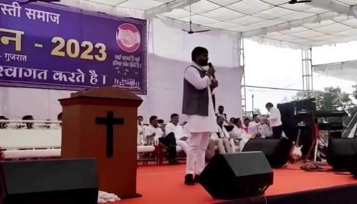 ચૈતર ખ્રિસ્તી આરોપો ખોટા