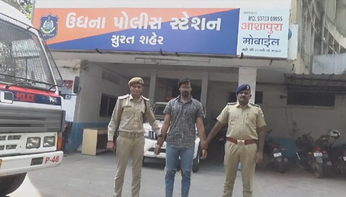 સુરતના રિક્ષા ચાલકને માર