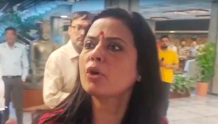 મહુઆ મોઈત્રા નિષ્કાસિત