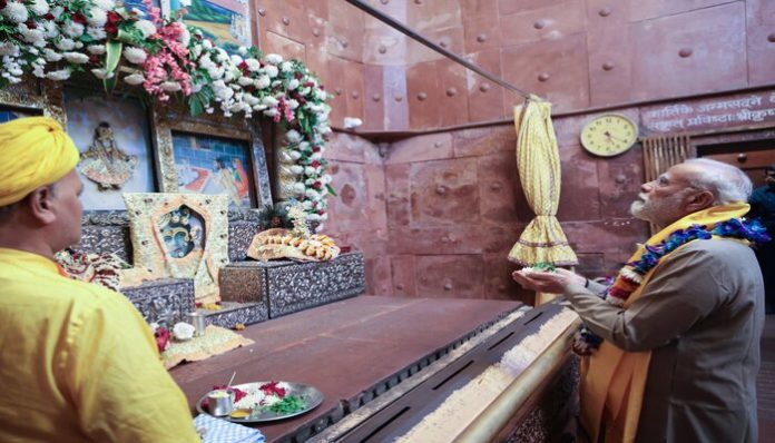 વડાપ્રધાન નરેન્દ્ર મોદી મથુરા પહોંચ્યા